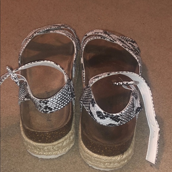 Pierre Dumas size 10 snakeskin platform sandals - Picture 5 of 8